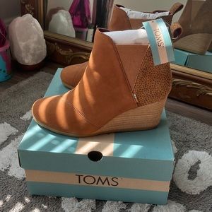 Toms "Kelsey" Size 8 booties